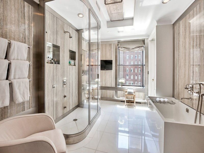 8Z white master bathroom 800x600
