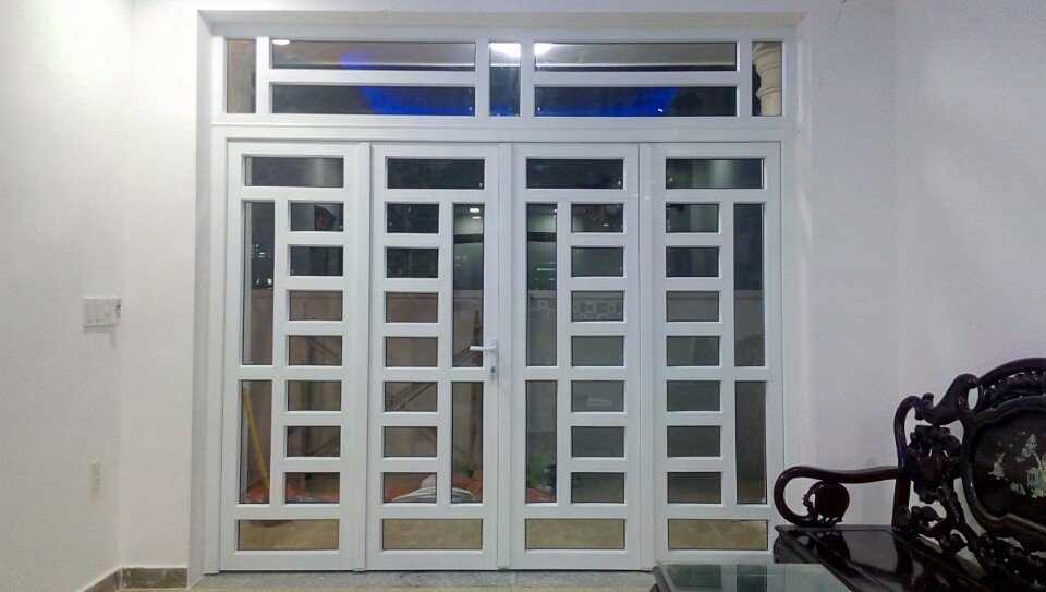 cua kinh chia o viet anh door