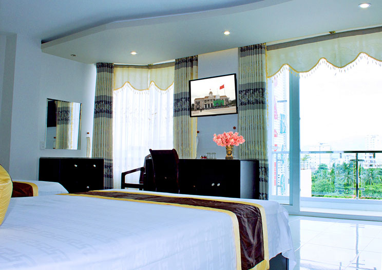 quychuan2 viet anh door 6